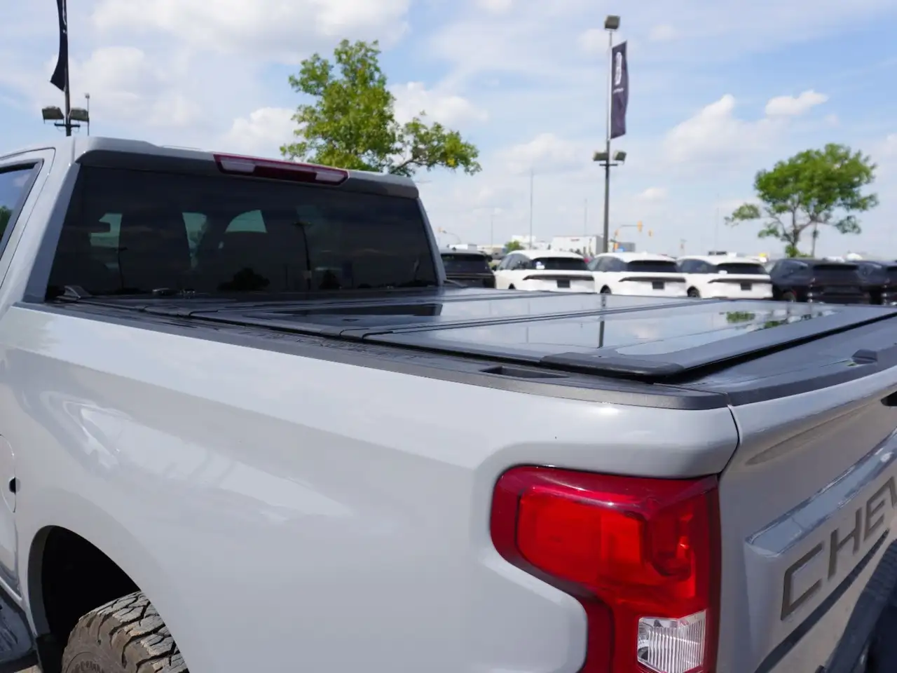Chevrolet Silverado 1500 - Image 9