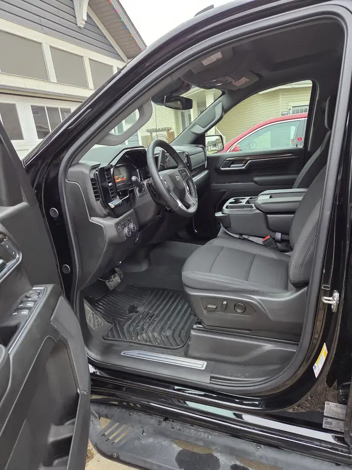 Chevrolet Silverado 1500 - Image 9