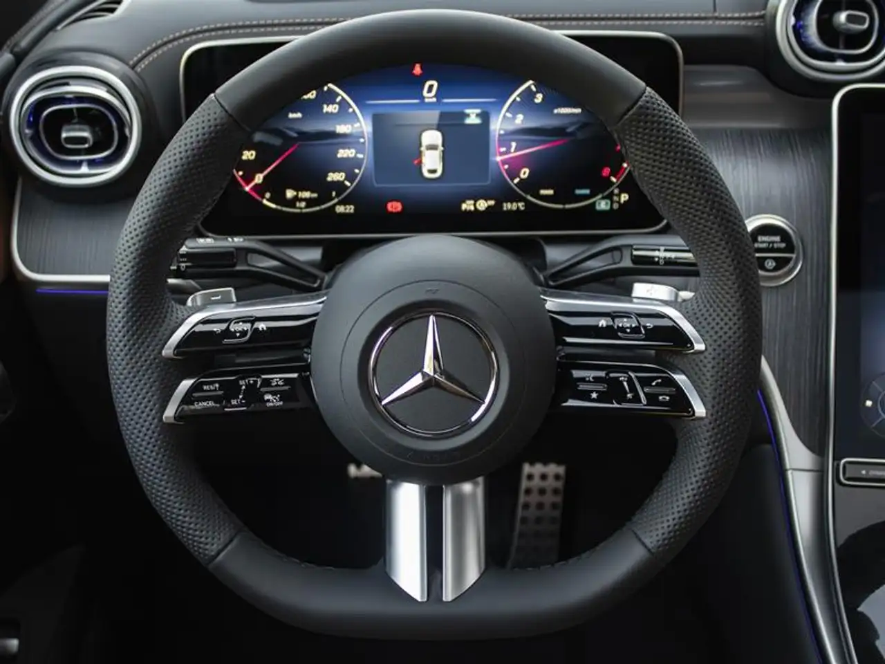Mercedes-Benz GLC - Image 12