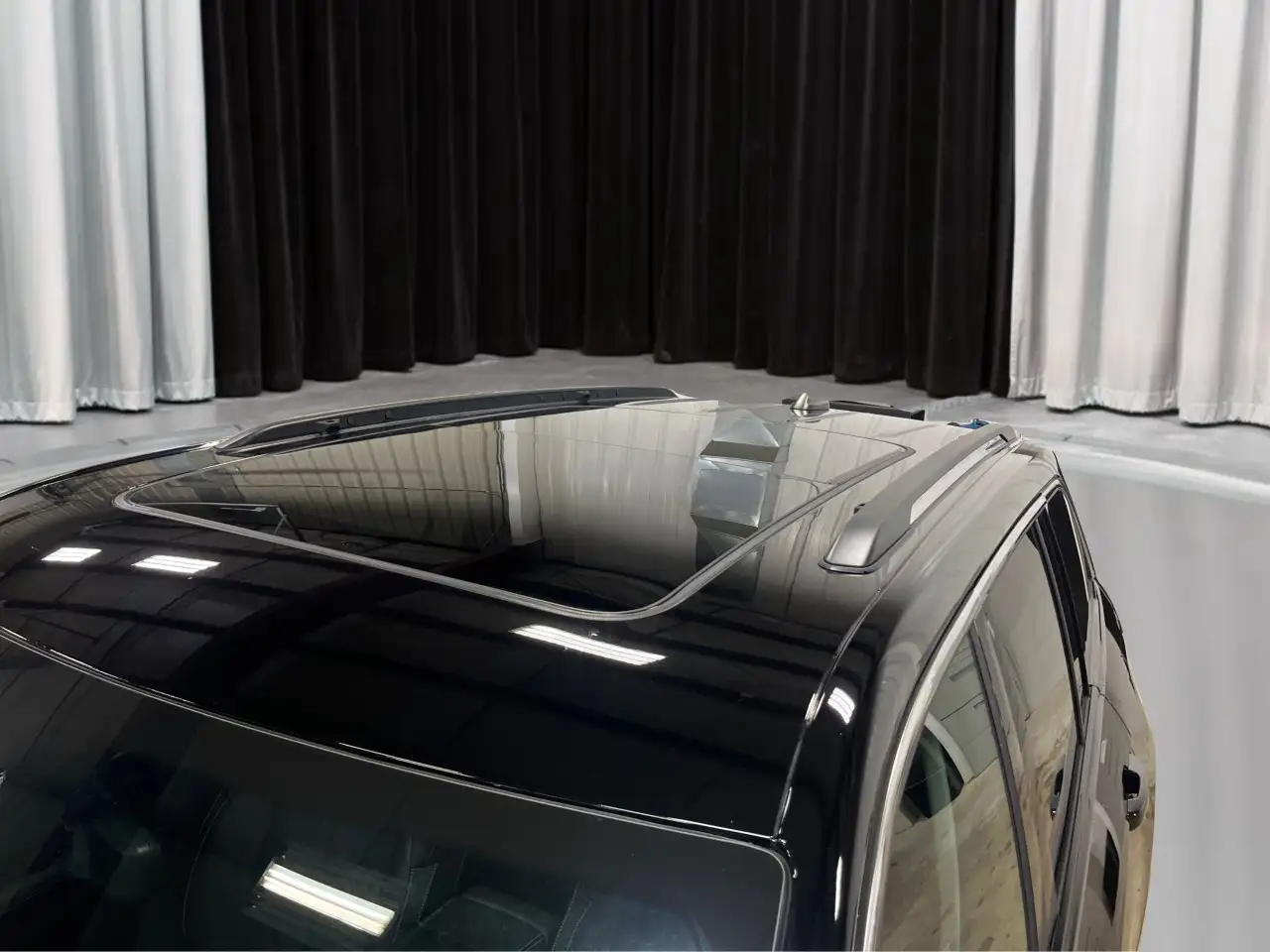 Jeep Grand Cherokee - Image 10