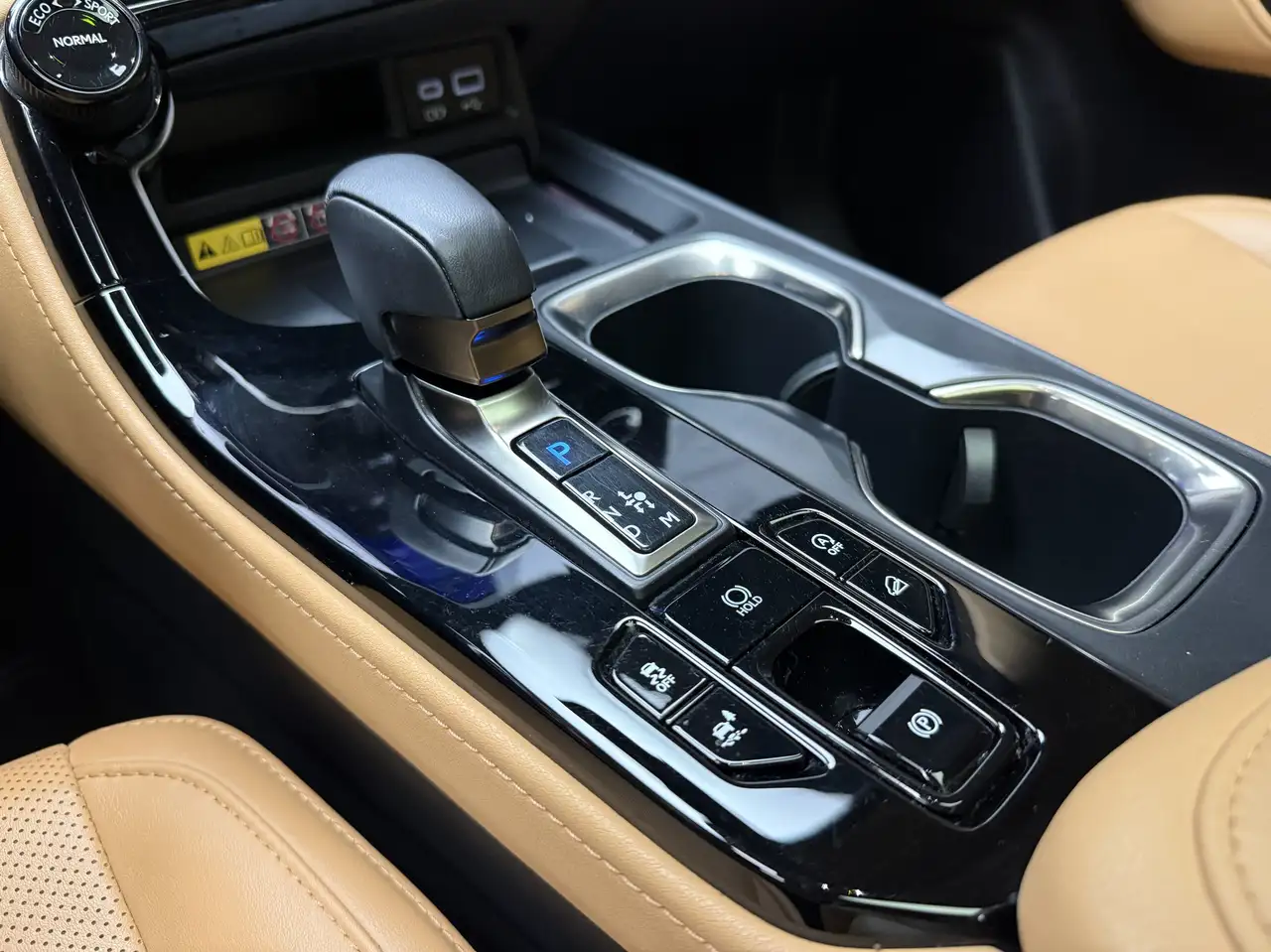 Lexus NX - Image 22