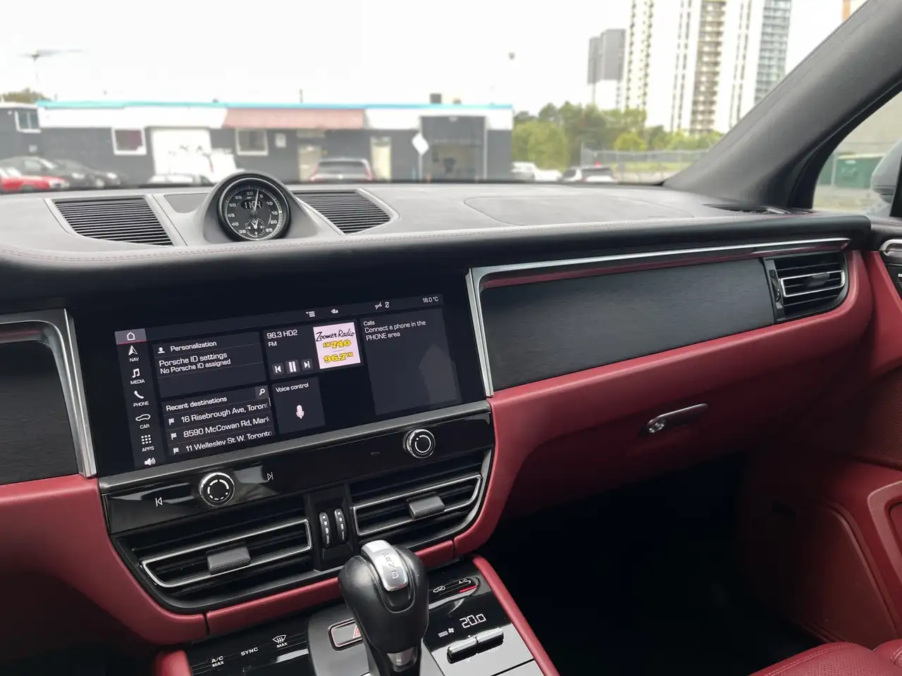 Porsche Macan - Image 14