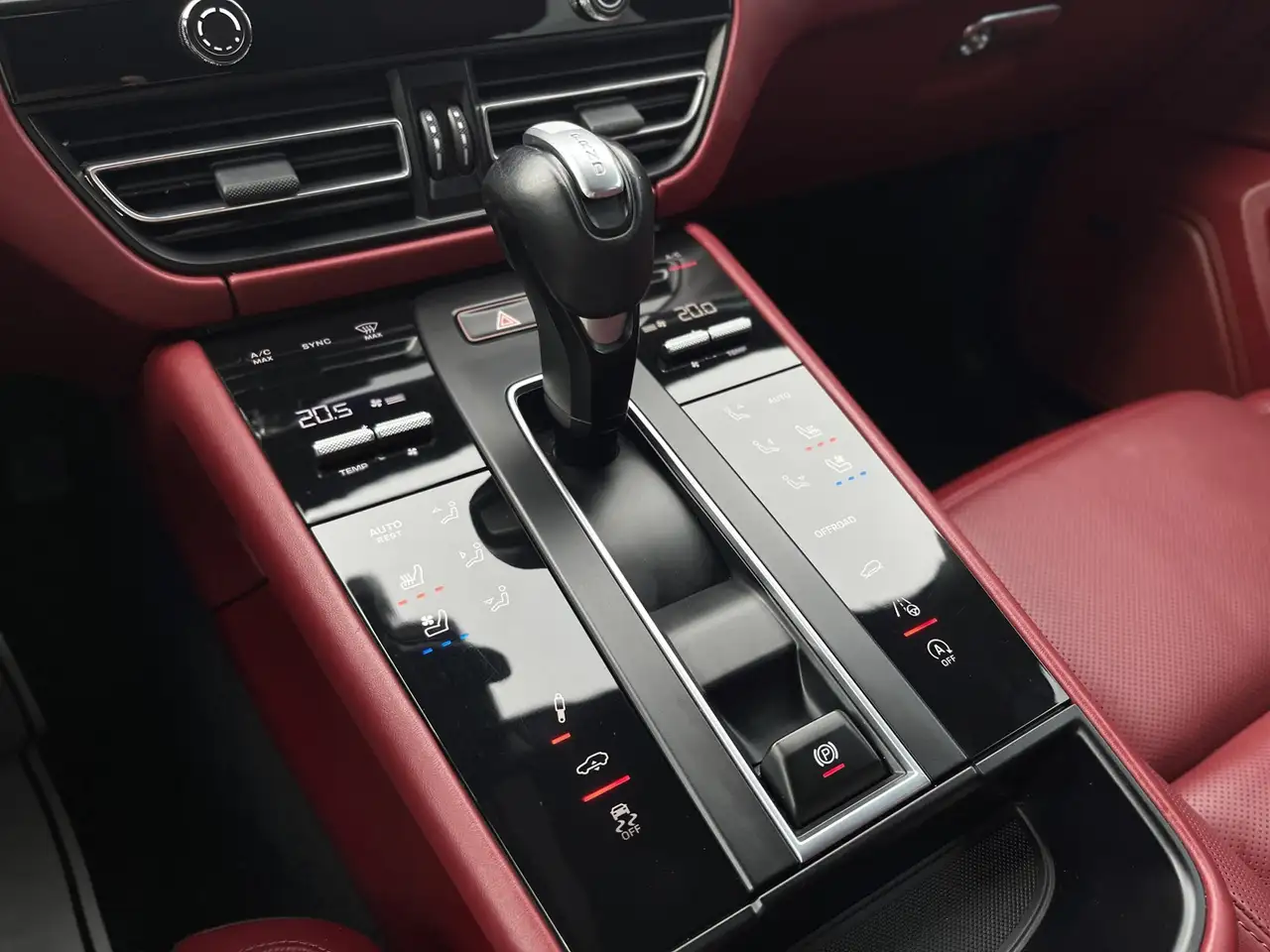 Porsche Macan - Image 13