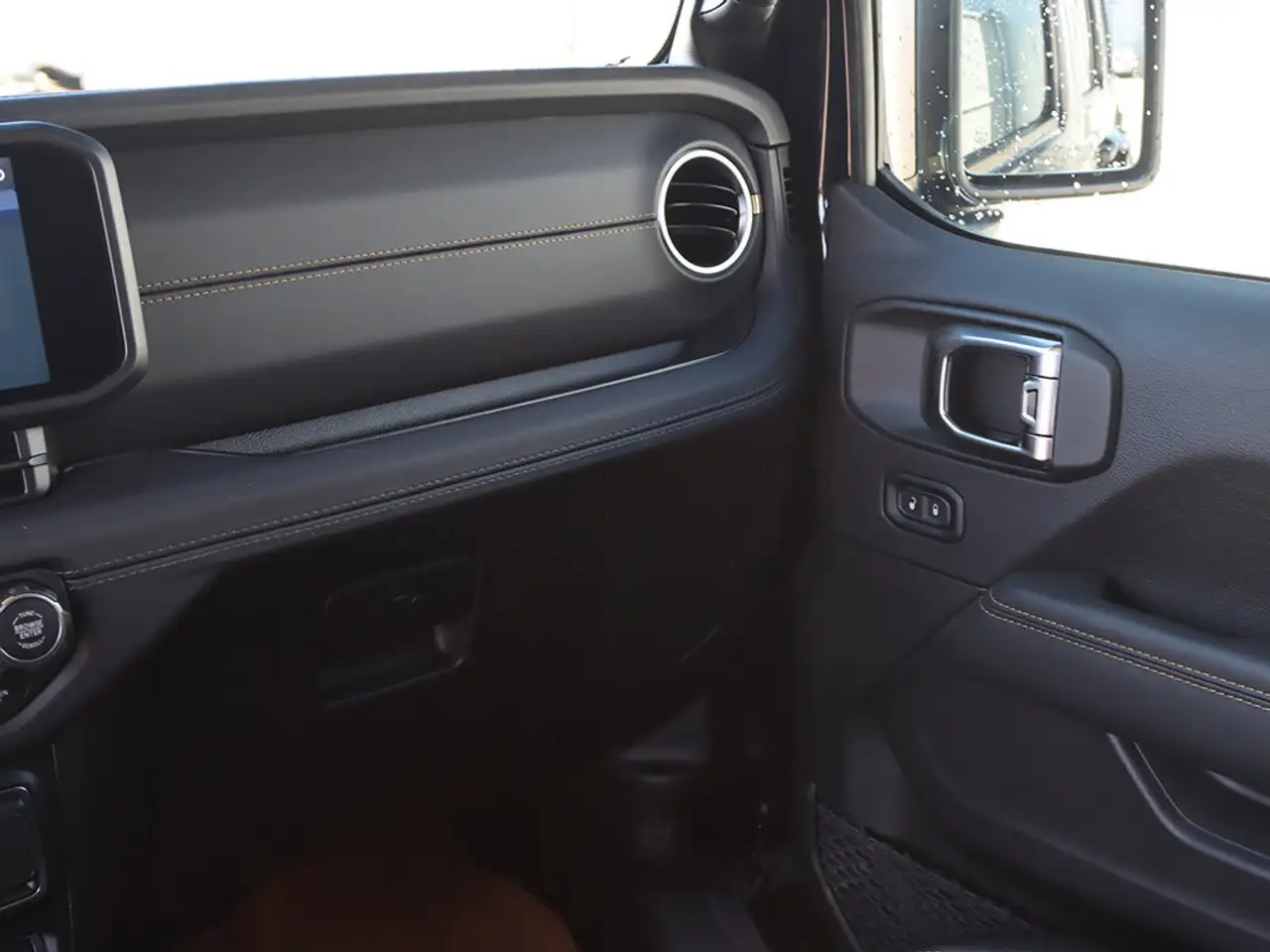 Jeep Wrangler - Image 20