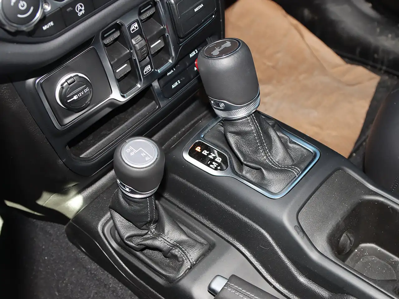 Jeep Wrangler - Image 16