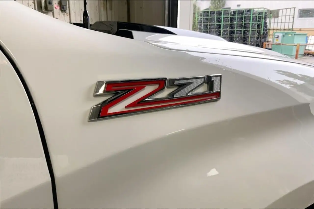 Chevrolet Silverado 1500 - Image 8