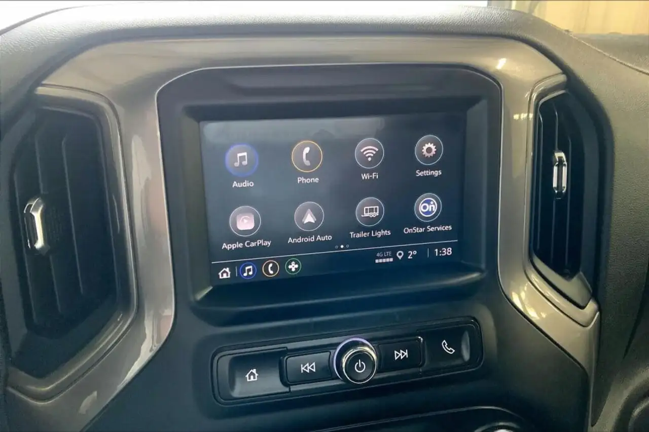Chevrolet Silverado 1500 - Image 6