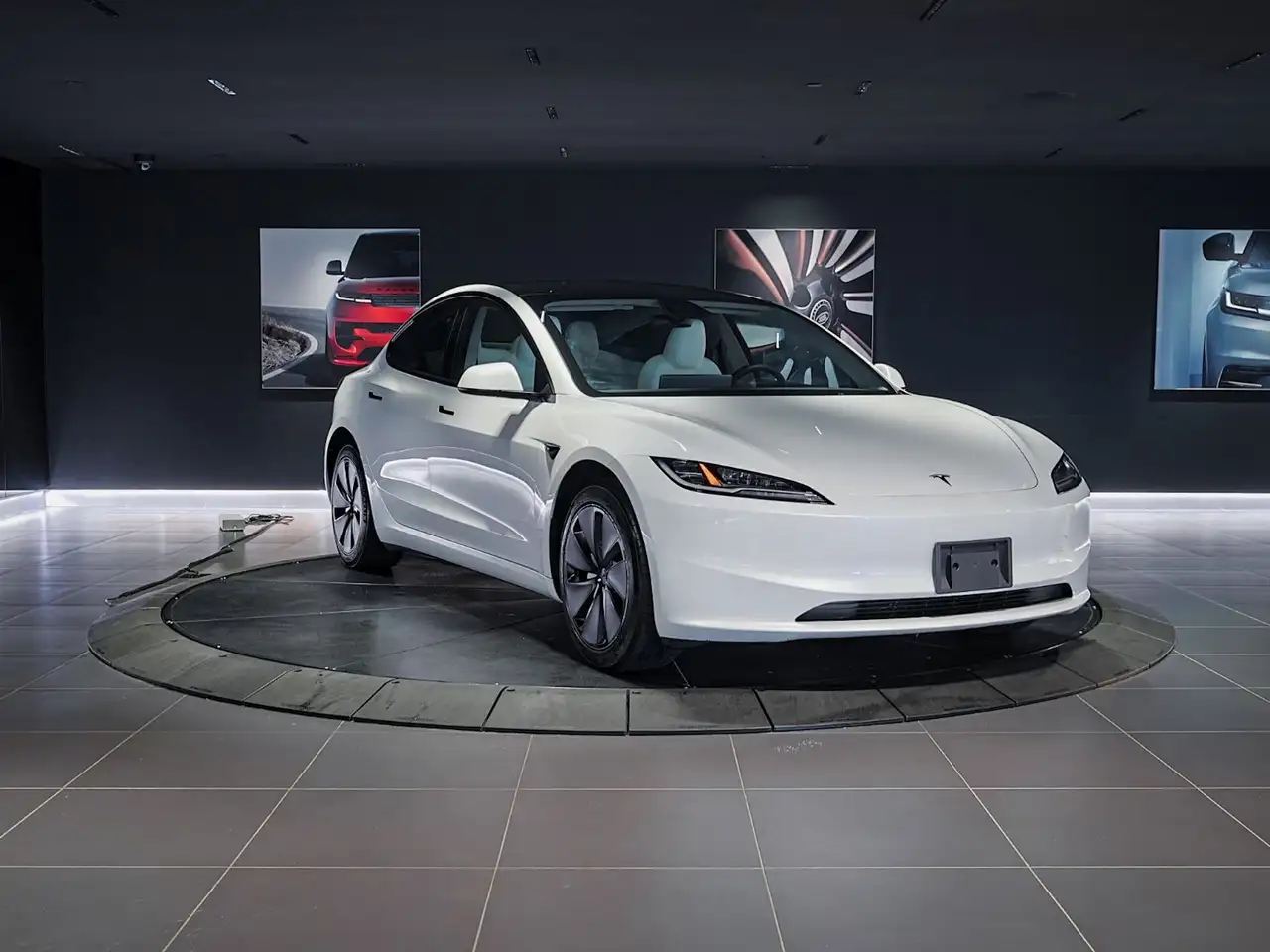 Tesla Model 3 - Image 3