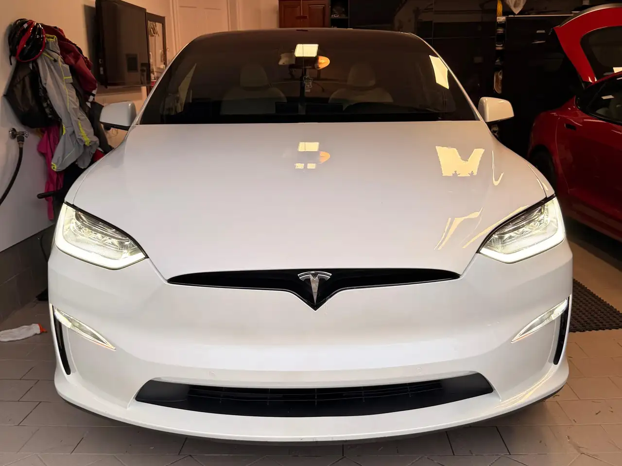 Tesla Model X - Image 9