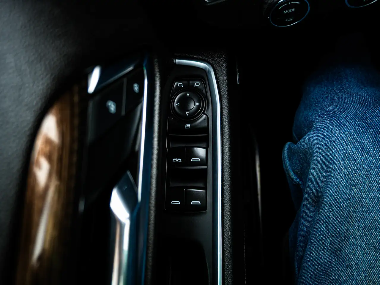 Chevrolet Silverado 1500 - Image 19