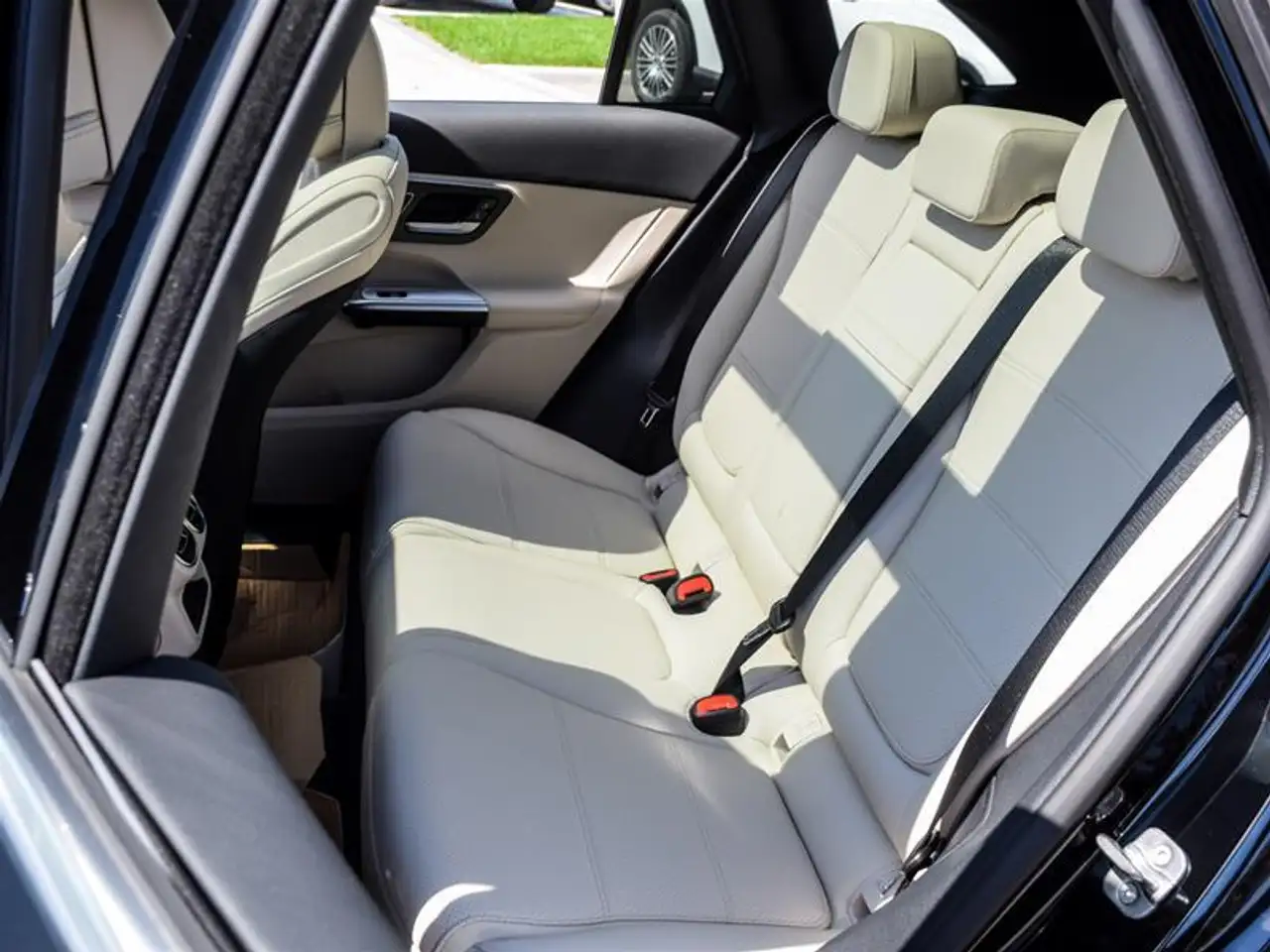 Mercedes-Benz GLC - Image 14