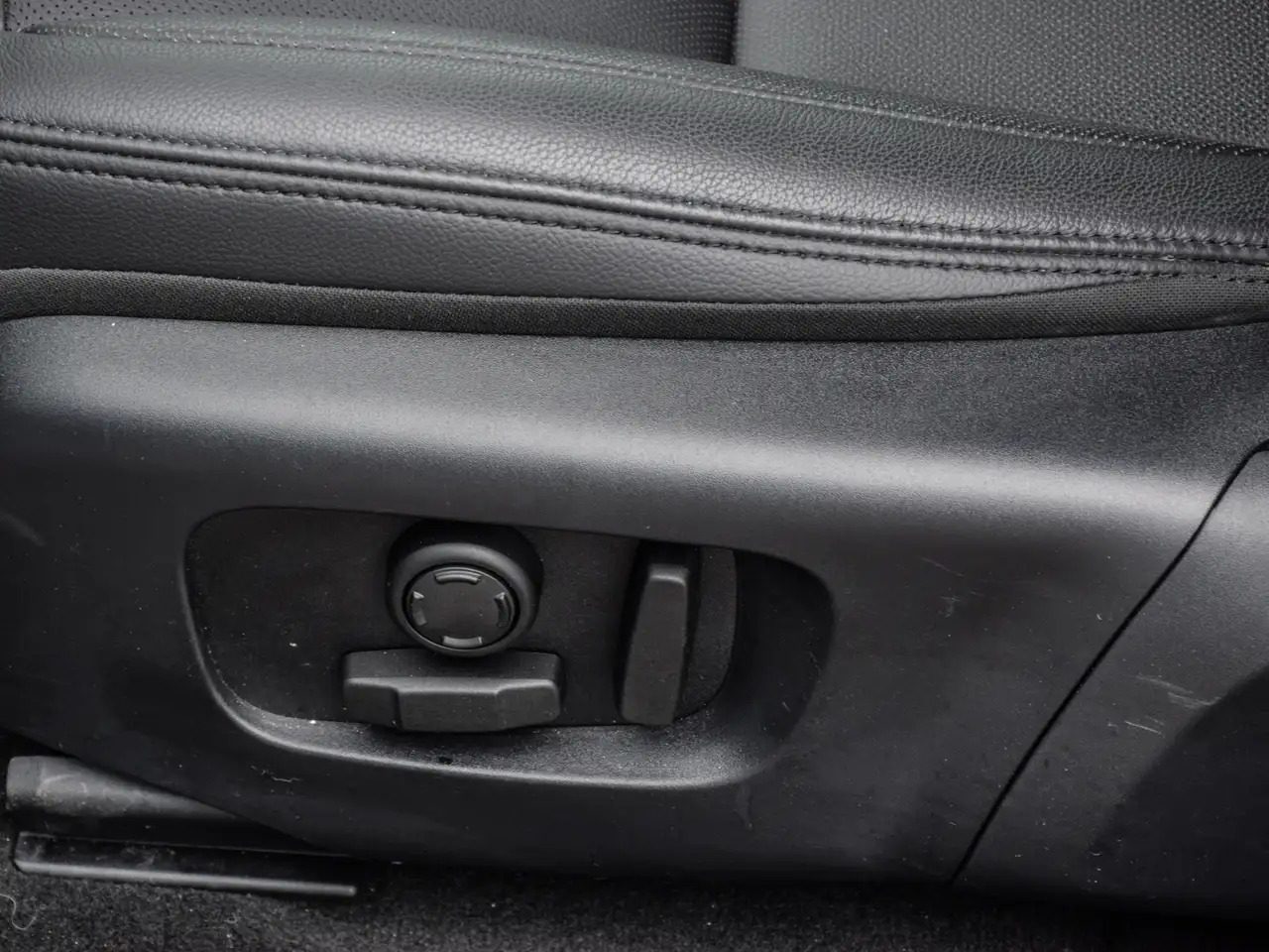 Land Rover Range Rover Evoque - Image 25