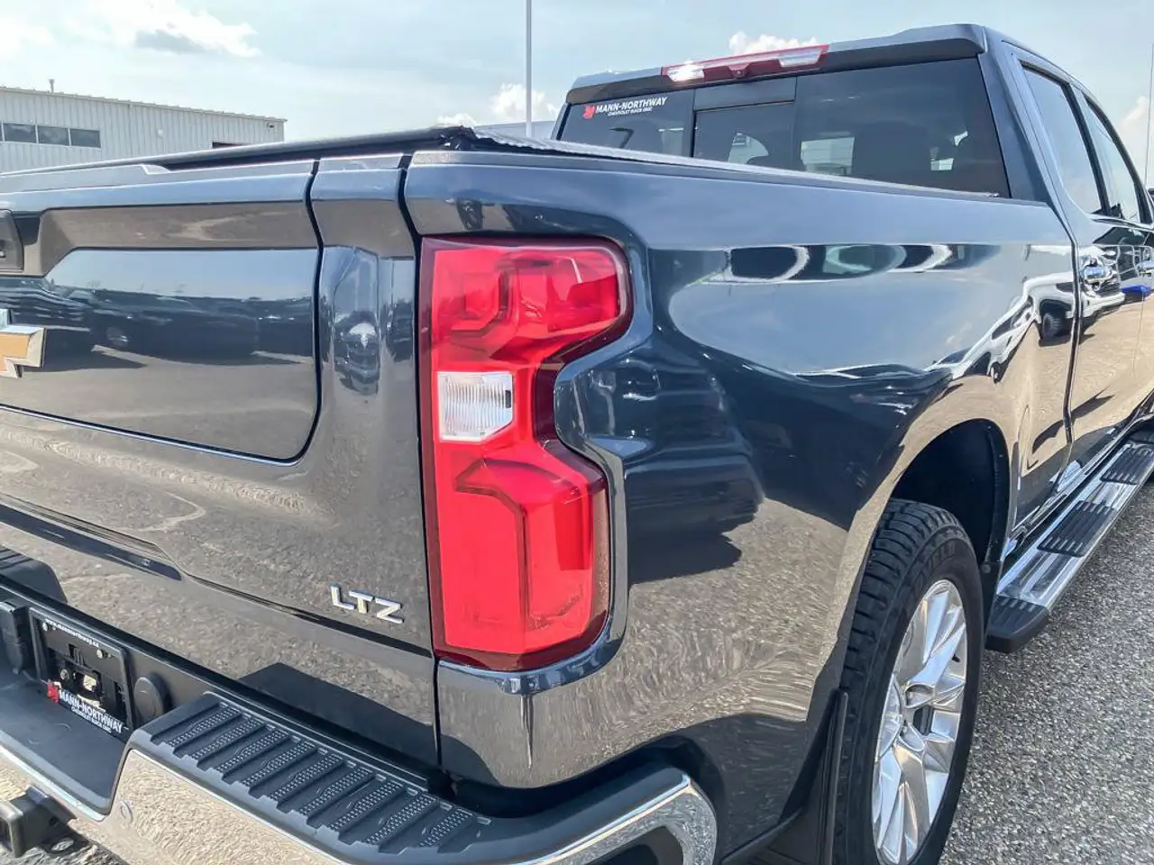 Chevrolet Silverado 1500 - Image 16