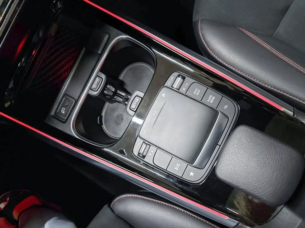 Mercedes-Benz GLA - Image 17