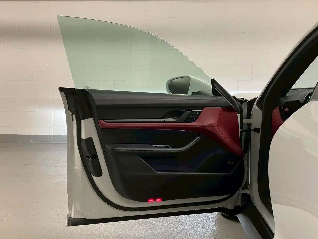 Porsche Taycan - Image 17