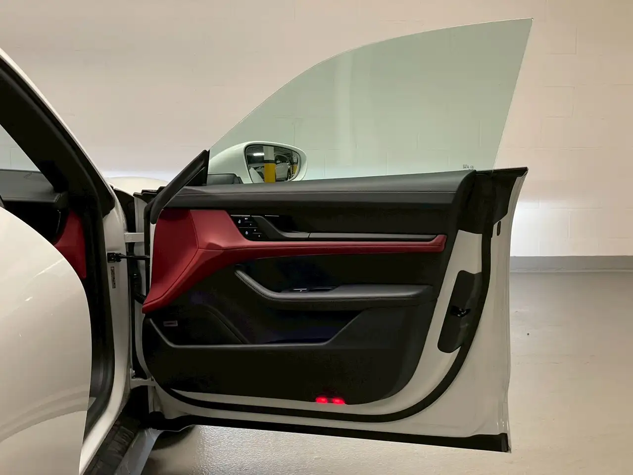 Porsche Taycan - Image 19