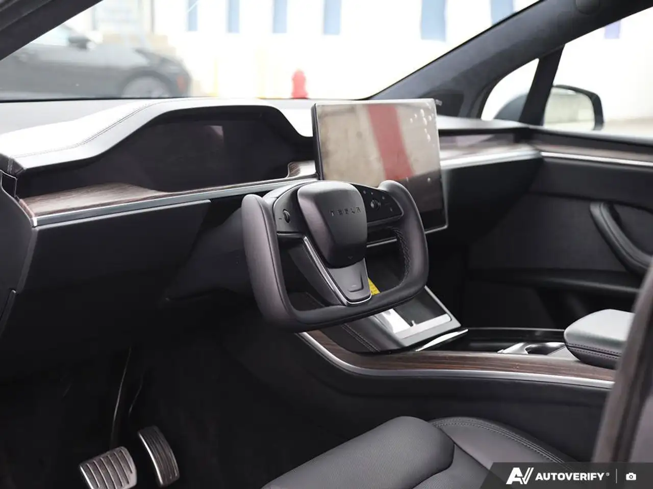 Tesla Model X - Image 18