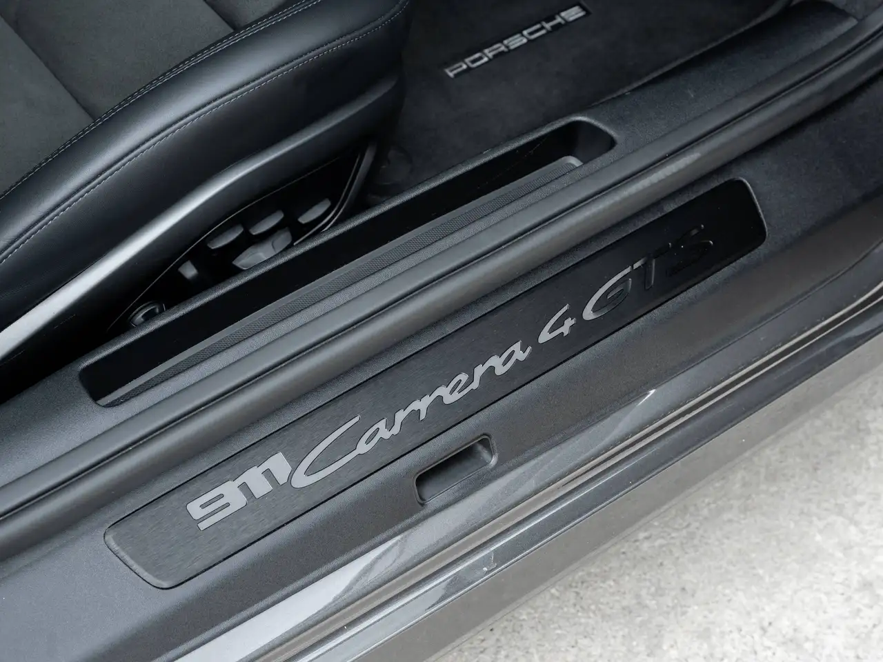 Porsche 911 - Image 33
