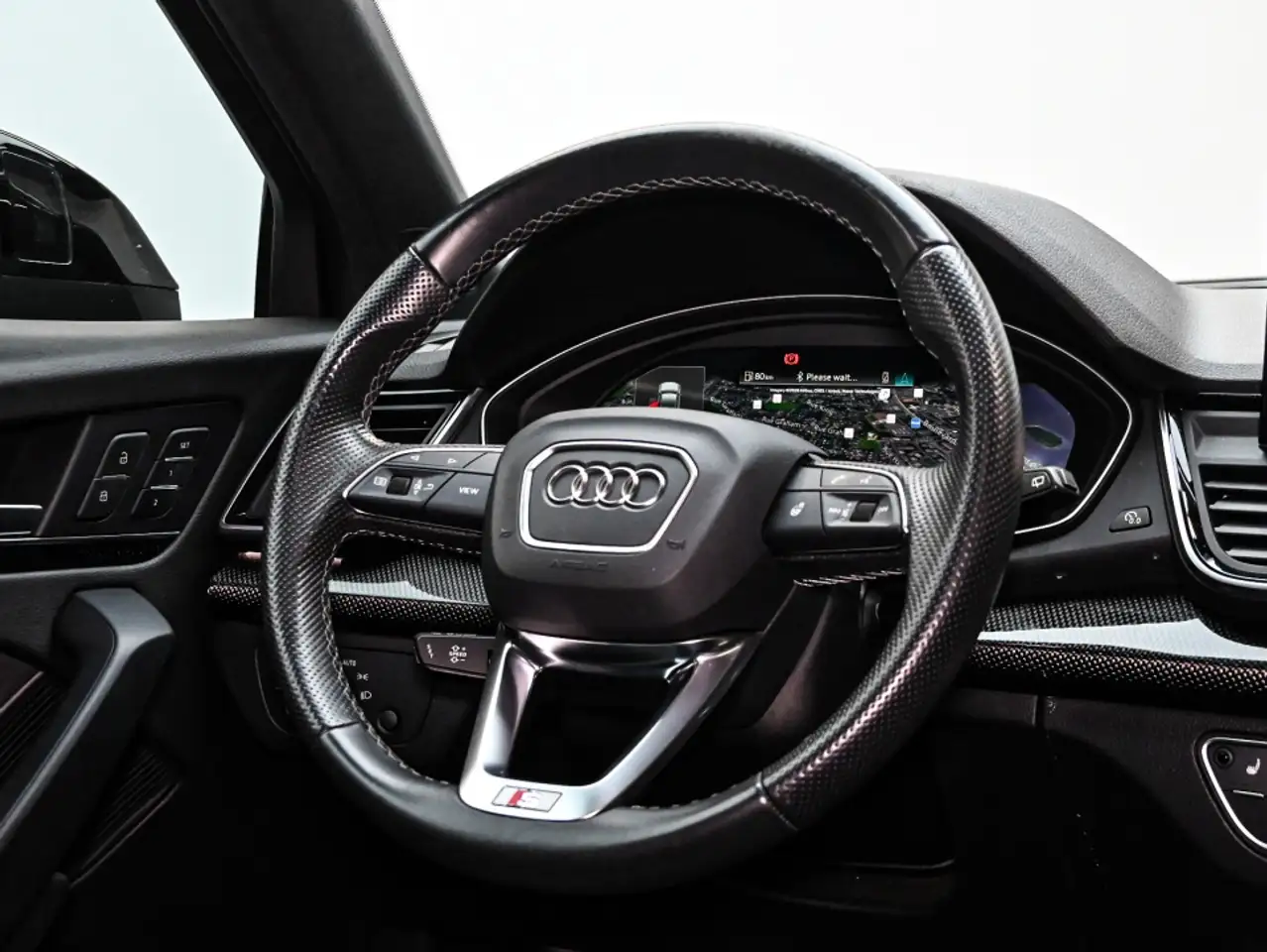 Audi SQ5 - Image 30