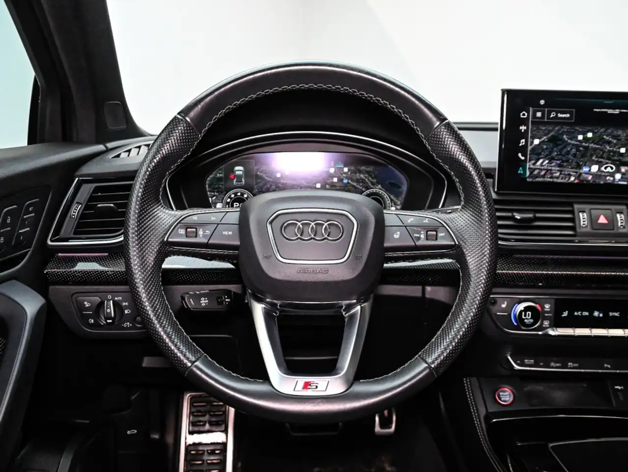 Audi SQ5 - Image 18