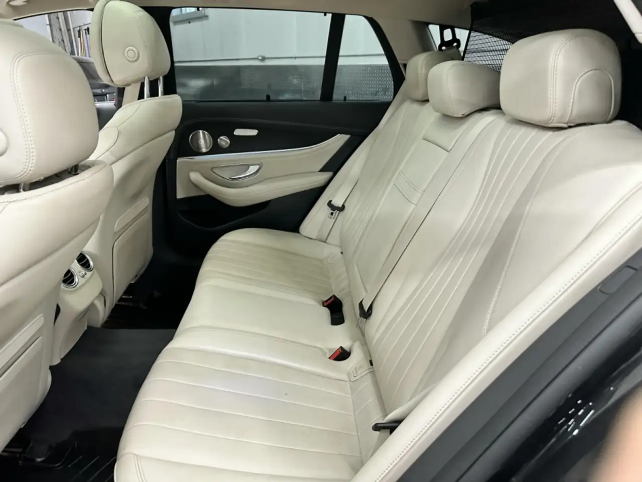 Mercedes-Benz E-Class - Image 28