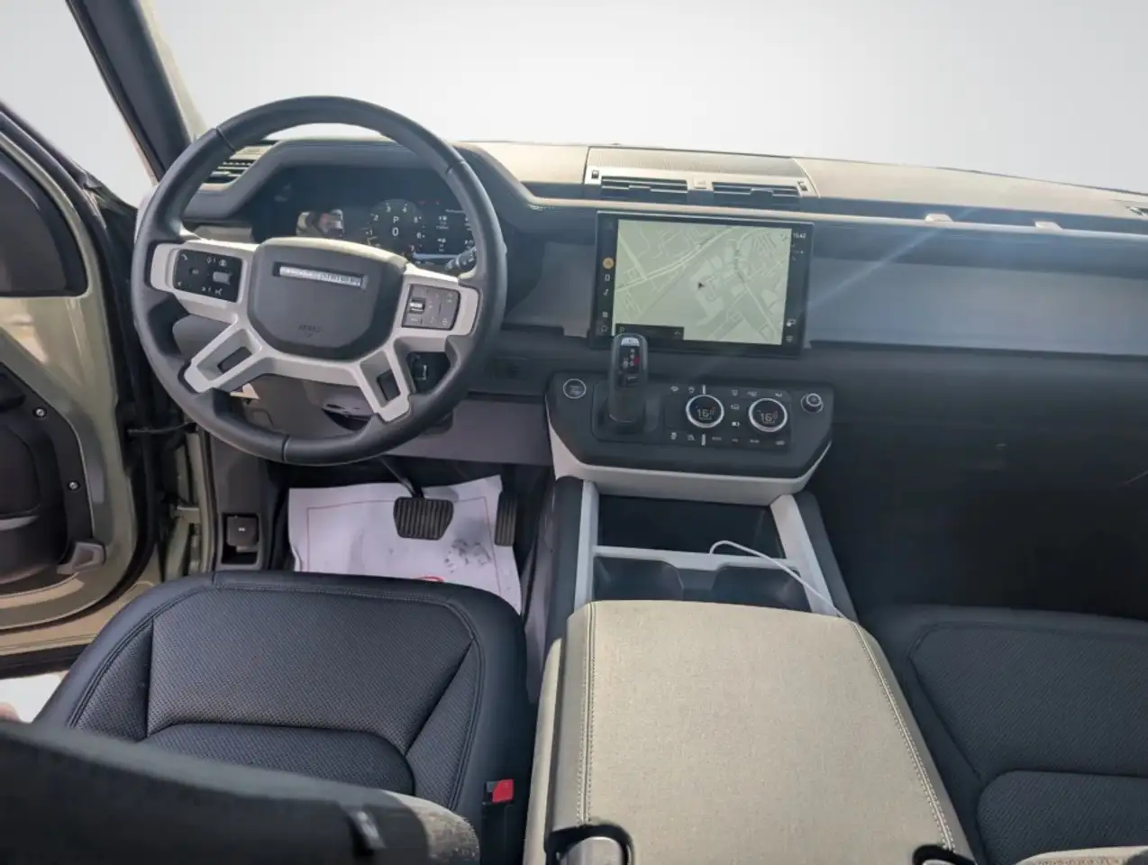 Land Rover Defender - Image 20