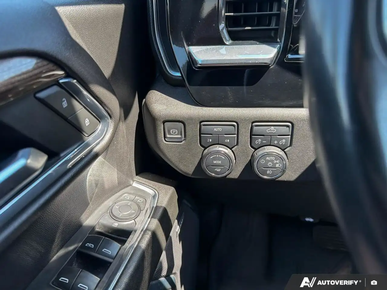 Chevrolet Silverado 1500 - Image 20