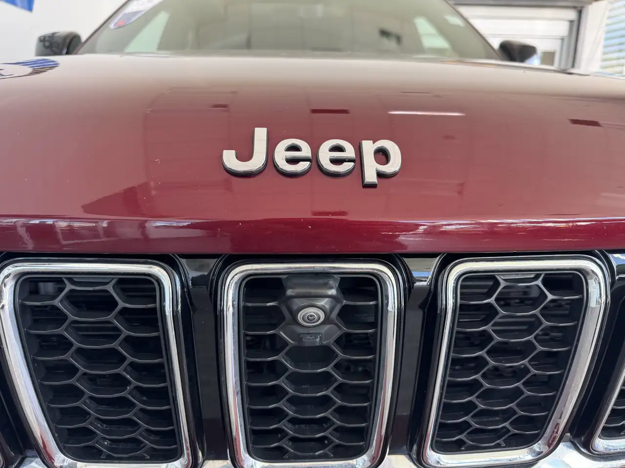 Jeep Grand Cherokee - Image 11
