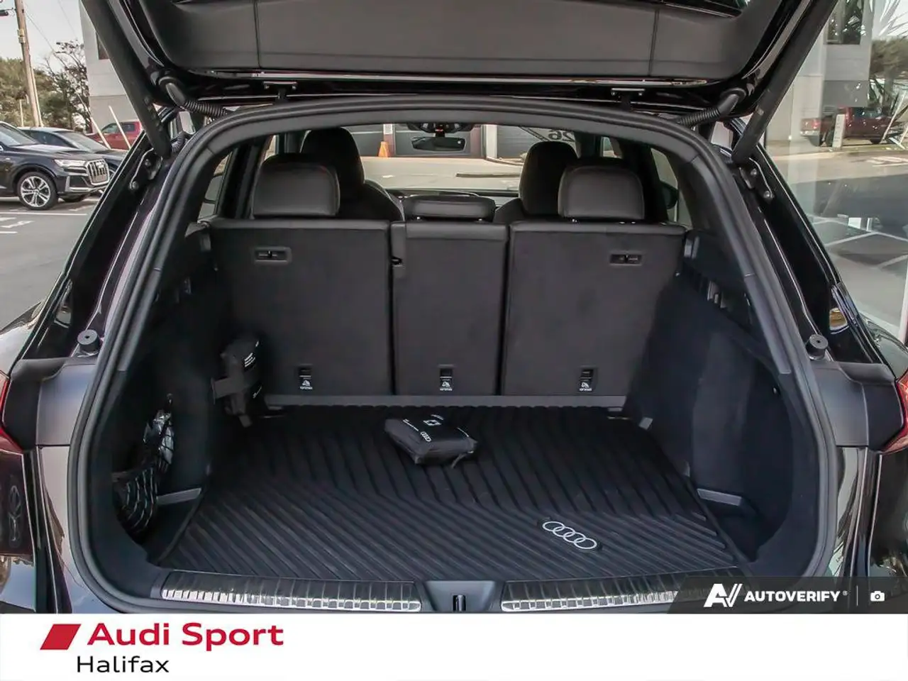 Audi SQ5 - Image 12