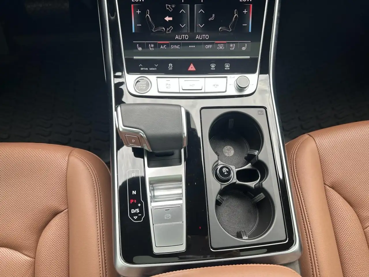 Audi Q7 - Image 28