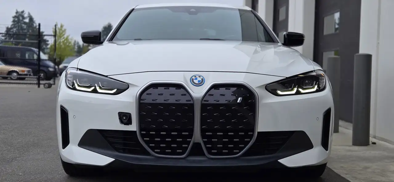 BMW i4 - Image 12