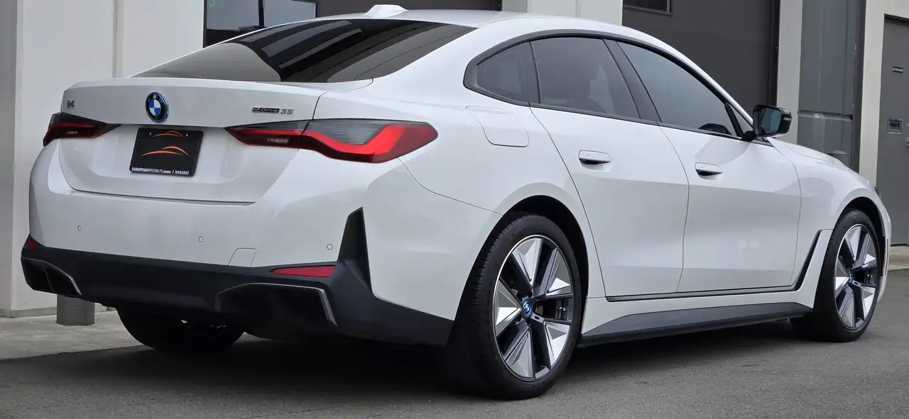 BMW i4 - Image 9