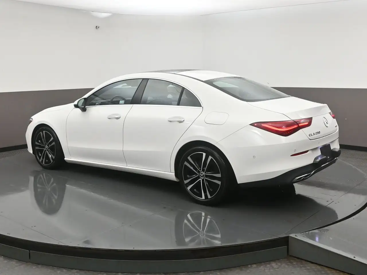 Mercedes-Benz CLA - Image 33