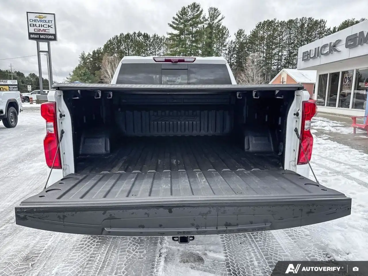Chevrolet Silverado 1500 - Image 15