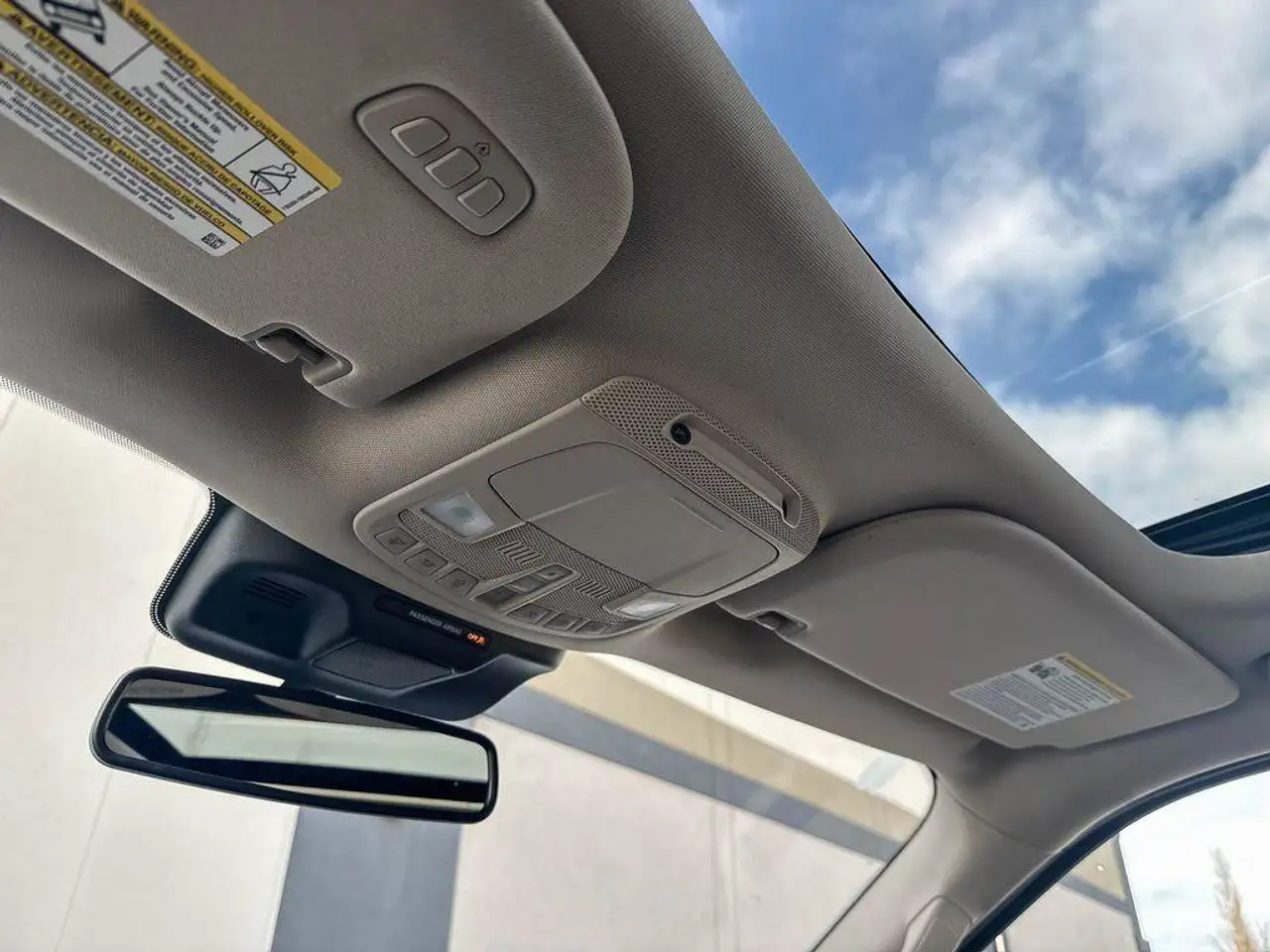 Ford Expedition - Image 22