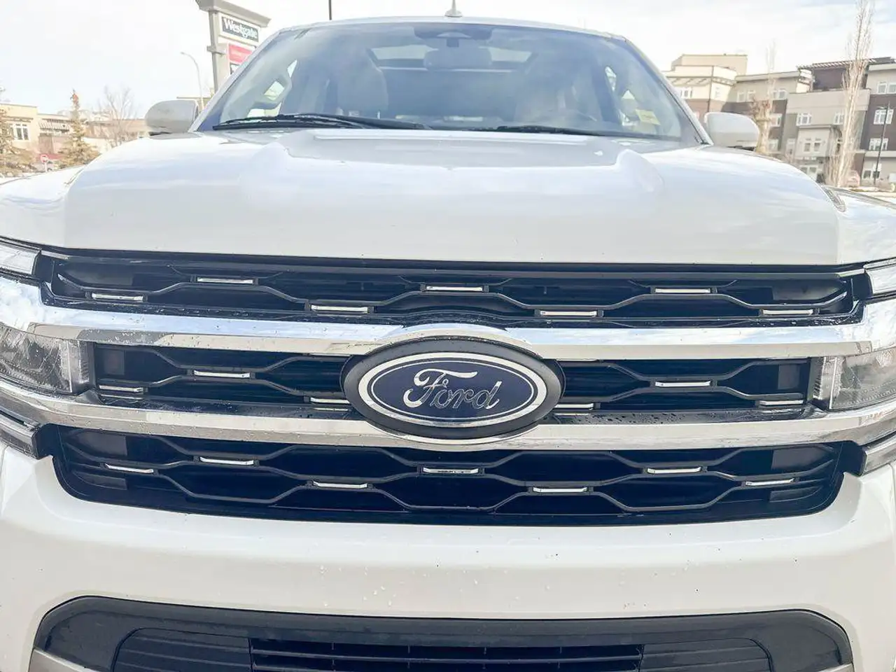 Ford Expedition - Image 12