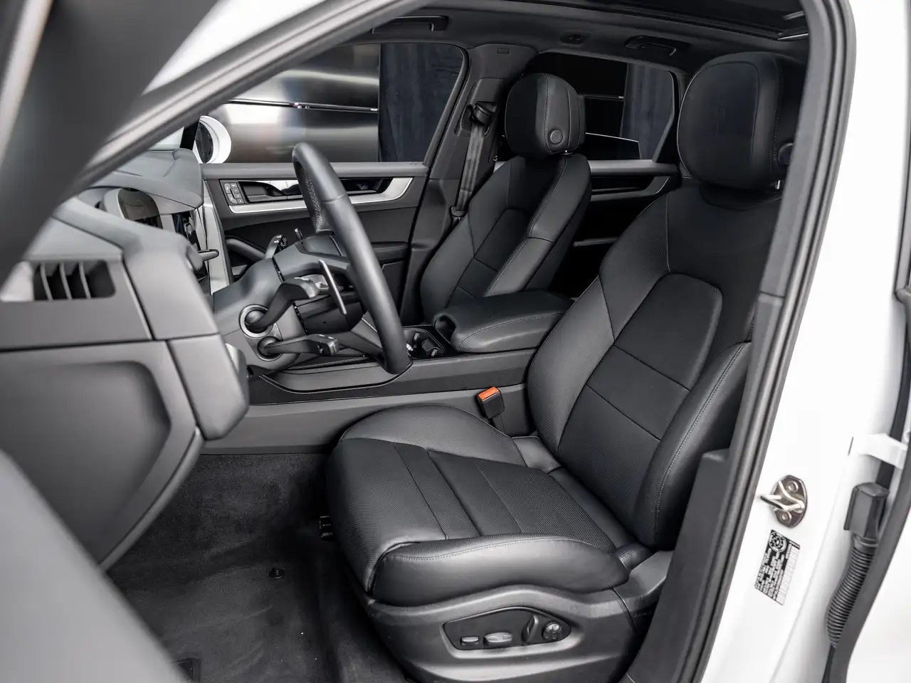 Porsche Cayenne - Image 23