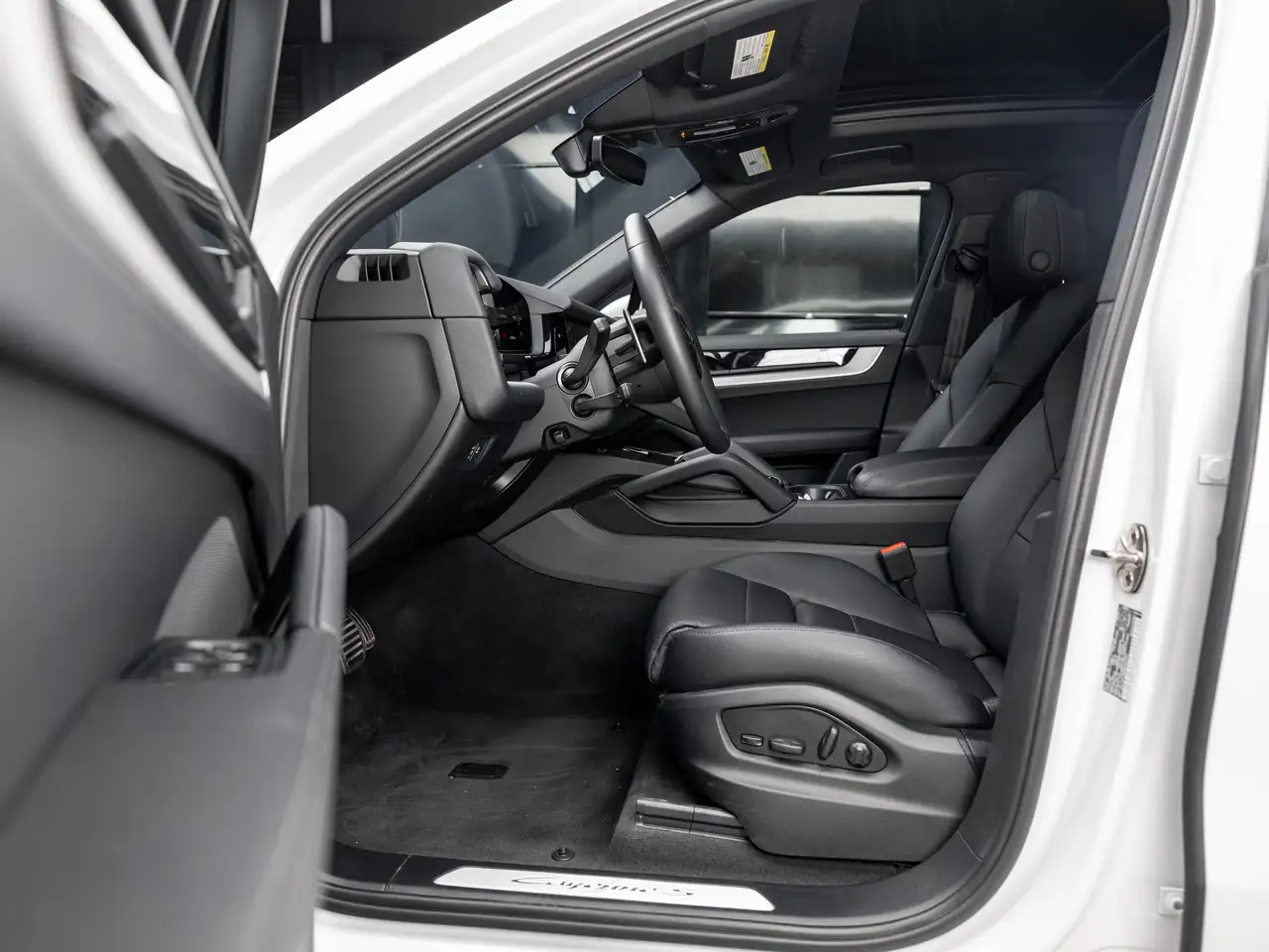 Porsche Cayenne - Image 10