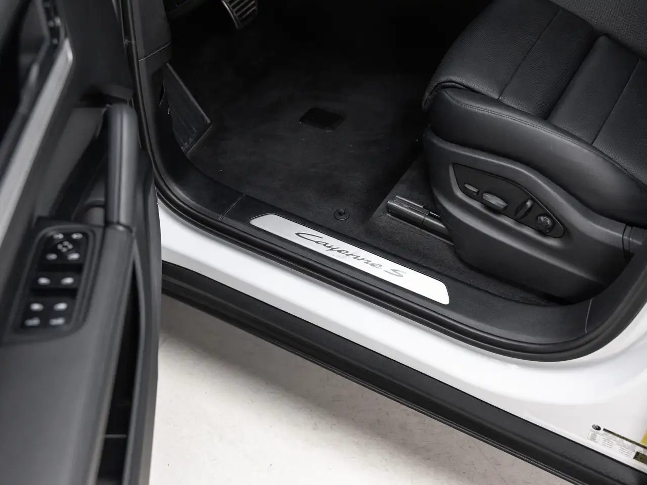 Porsche Cayenne - Image 20