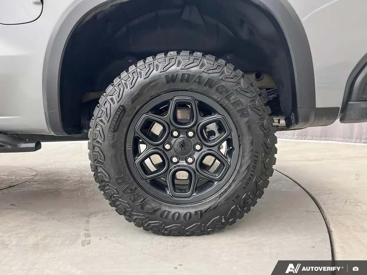 Chevrolet Silverado 1500 - Image 7