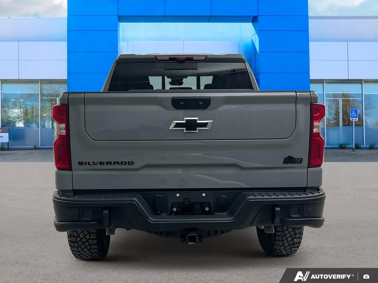 Chevrolet Silverado 1500 - Image 6