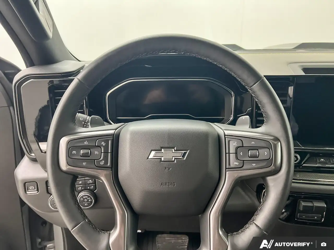 Chevrolet Silverado 1500 - Image 15