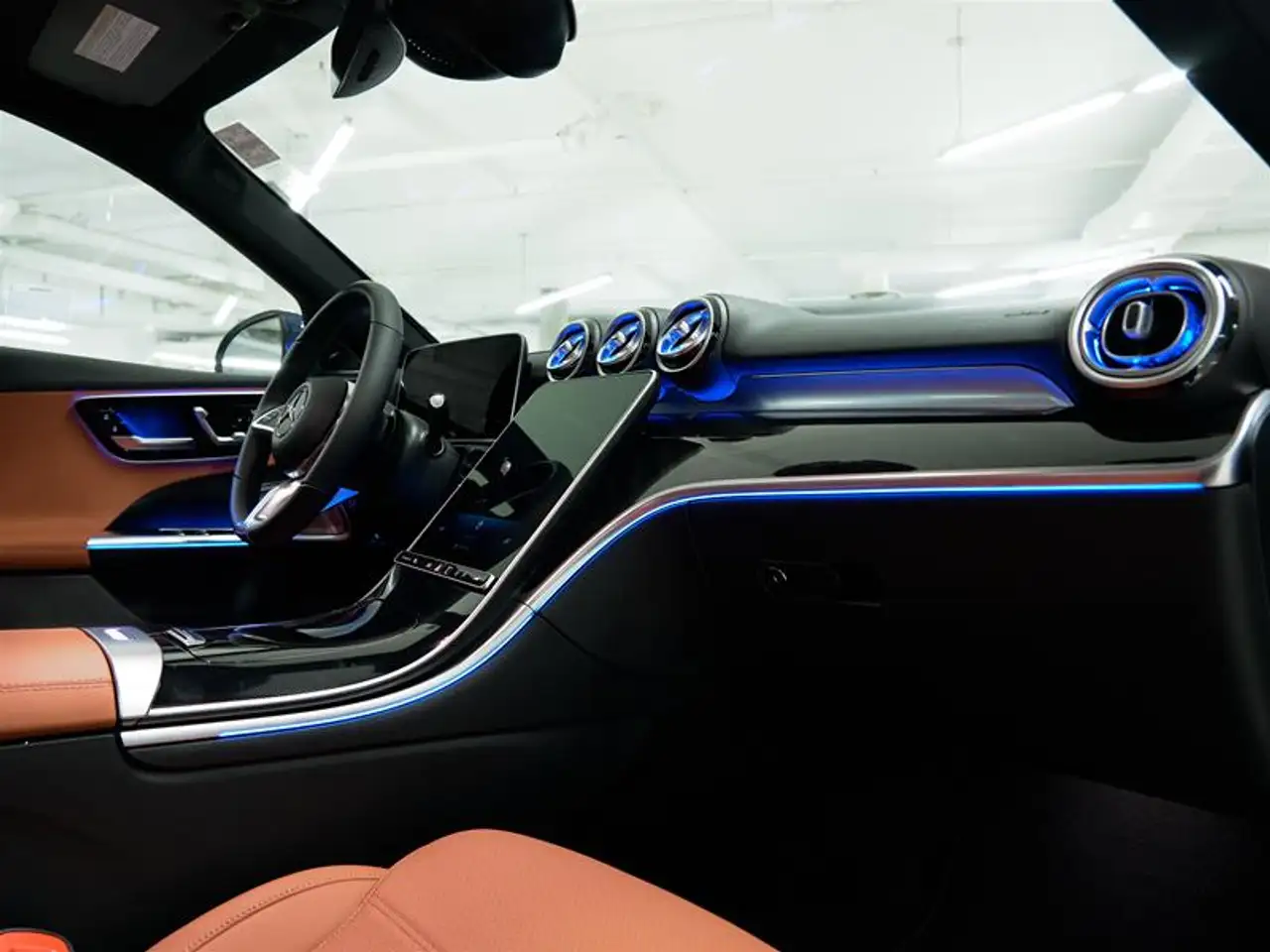 Mercedes-Benz C-Class - Image 21