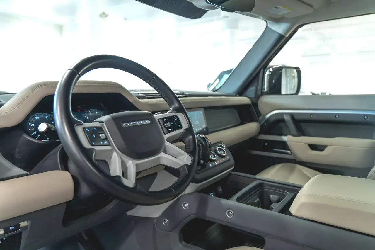 Land Rover Defender - Image 2