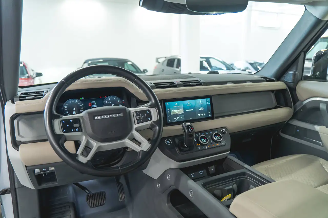 Land Rover Defender - Image 11