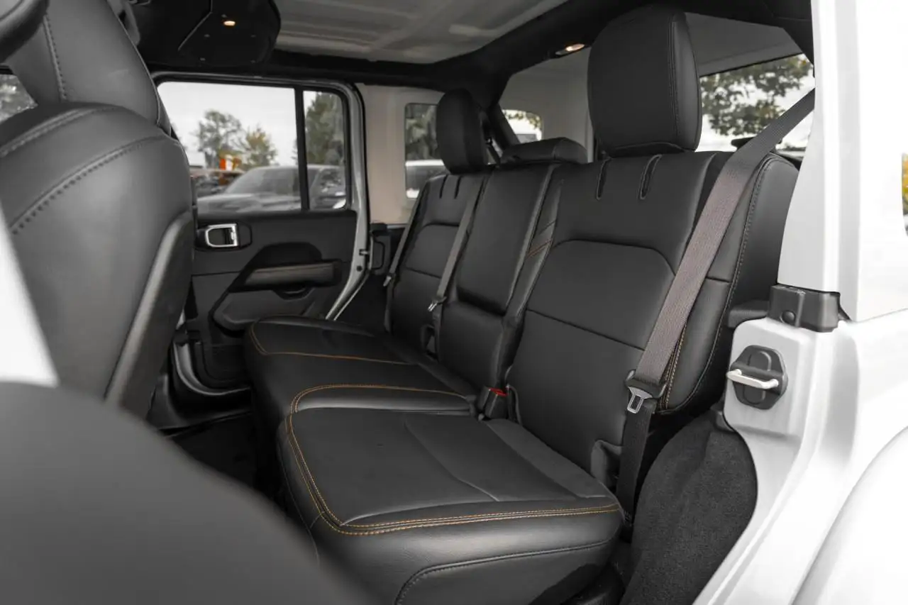 Jeep Wrangler - Image 12