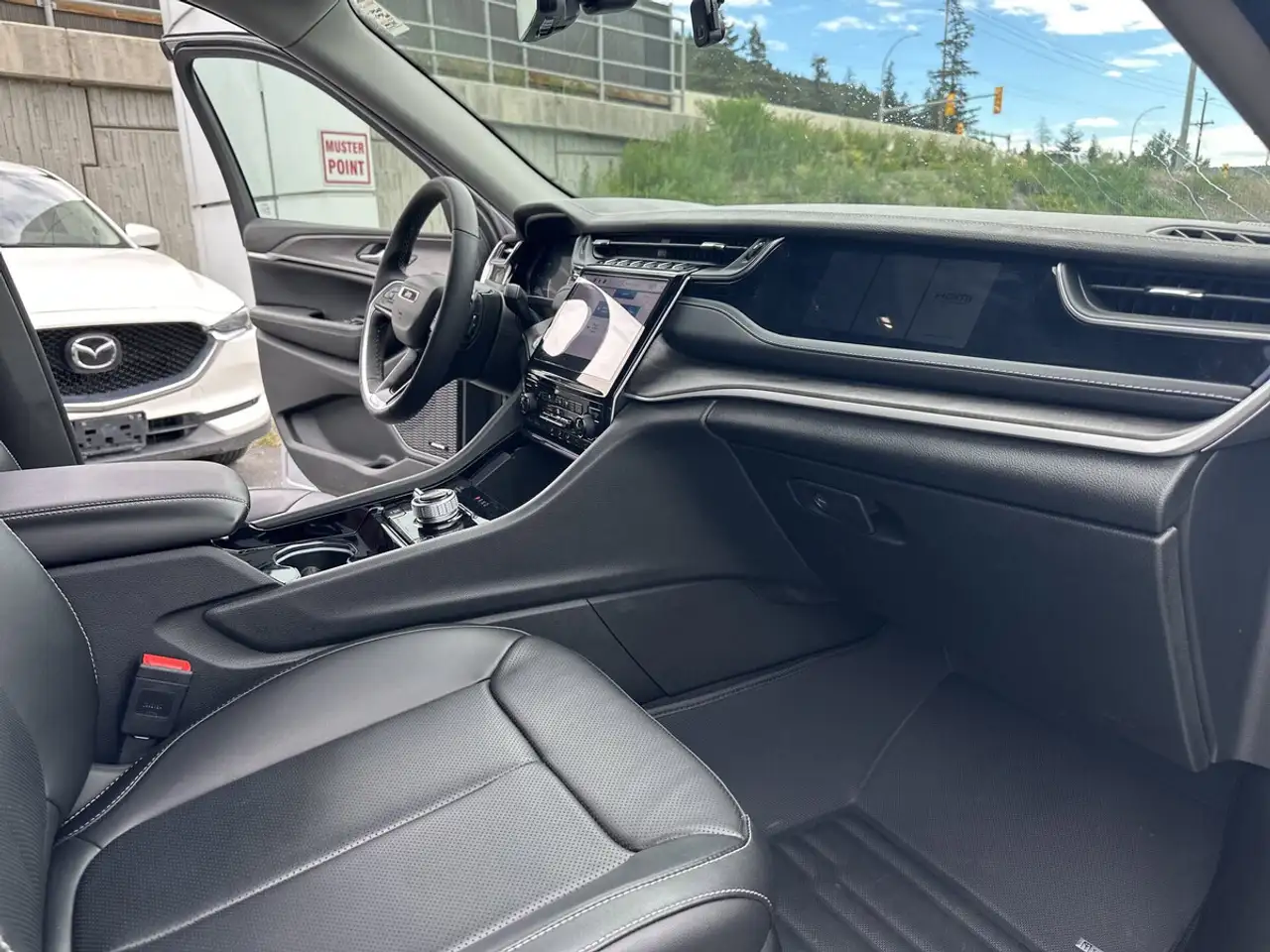 Jeep Grand Cherokee - Image 18