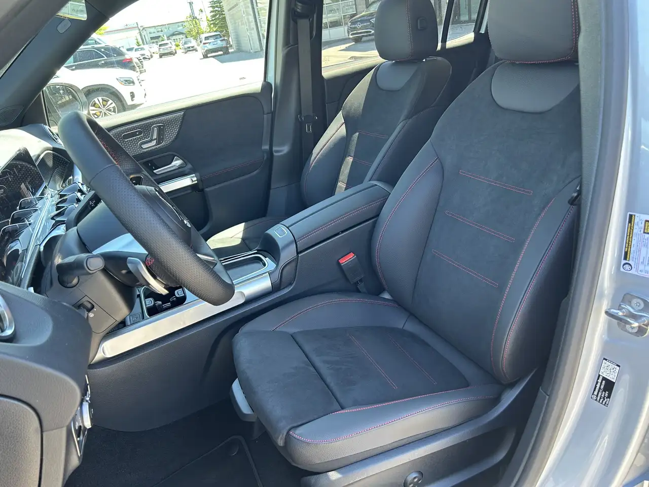 Mercedes-Benz GLB - Image 12