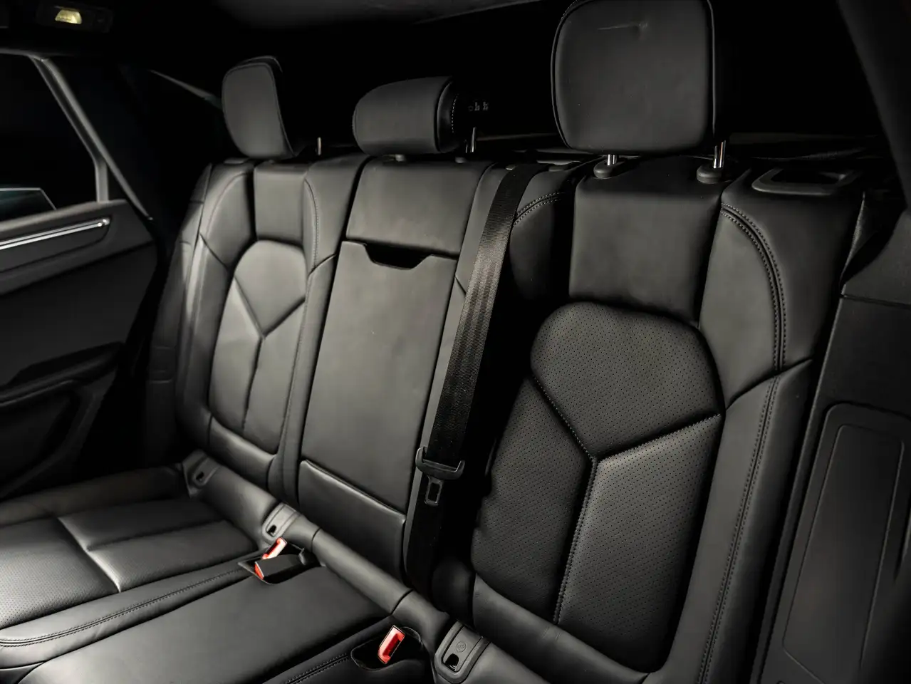 Porsche Macan - Image 21