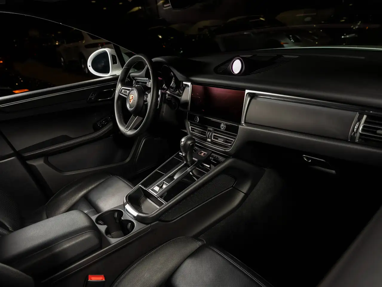 Porsche Macan - Image 12